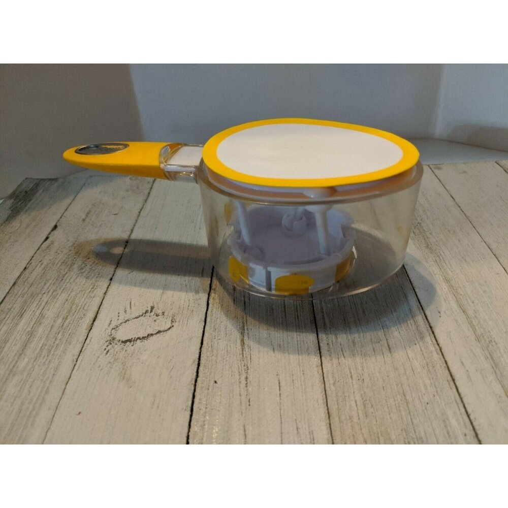 Adjustable Wilton 1/8 Cup to 1 Cup Measuring Scoop Cup Yellow